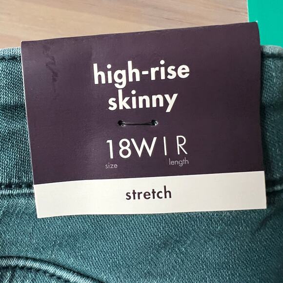 Ava & Viv Women's Plus Size Green High-Rise Ankle Jeans - Size 18W - NWT - Picture 3 of 15